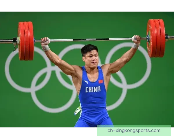 举重联赛风云：挑战新高度，创造传奇