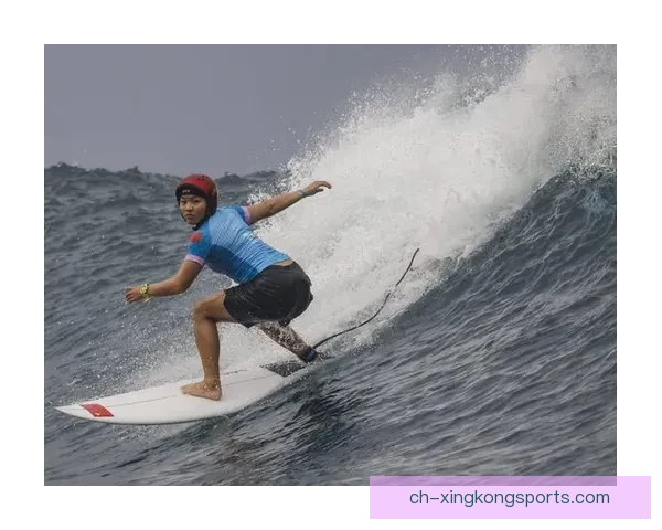 冲浪冠军的登顶之路：勇闯海浪，征服极限