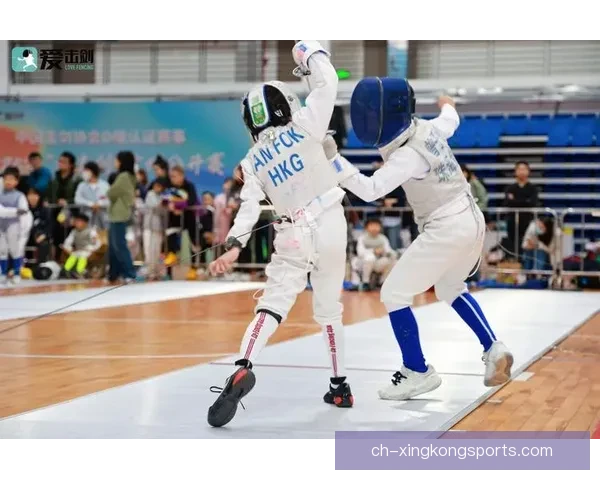 击剑冠军的辉煌时刻:无坚不摧的剑术之美 击剑冠军的辉煌时刻:无坚不摧的剑术之美