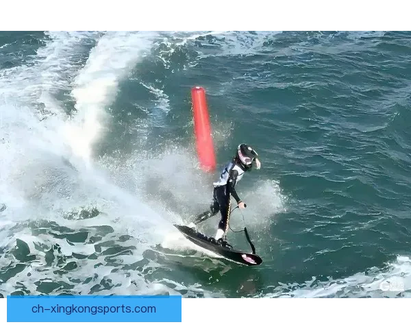 帆船公开赛：挑战风浪，争艳海域