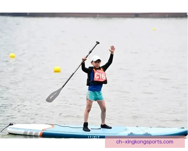 掌握皮划艇技巧：水上腕力与平衡的默契